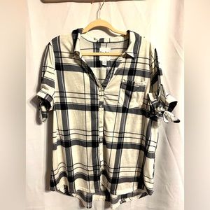 2x NewYork Laundry button down top